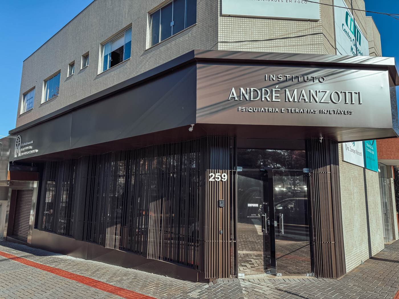 Fachada do Instituto André Manzotti, Av. Curitiba, Maringá – PR